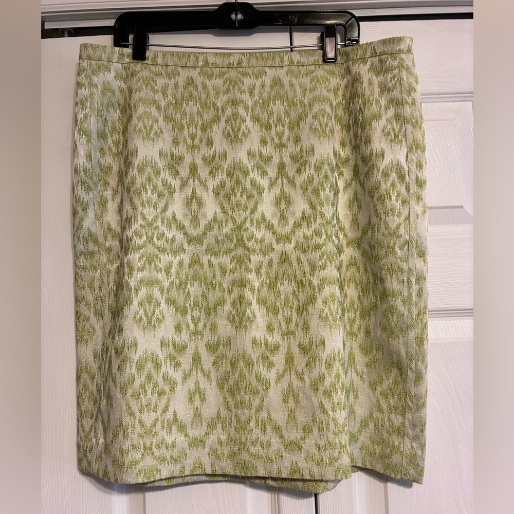 Ann Taylor Green and Cream Damask Patterned Skirt